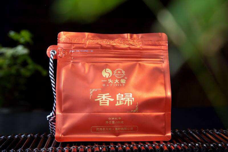 云南高山茶区高原云雾茶 便携锁鲜保健饮 2024香归凤庆滇红:随身携带的云南日光