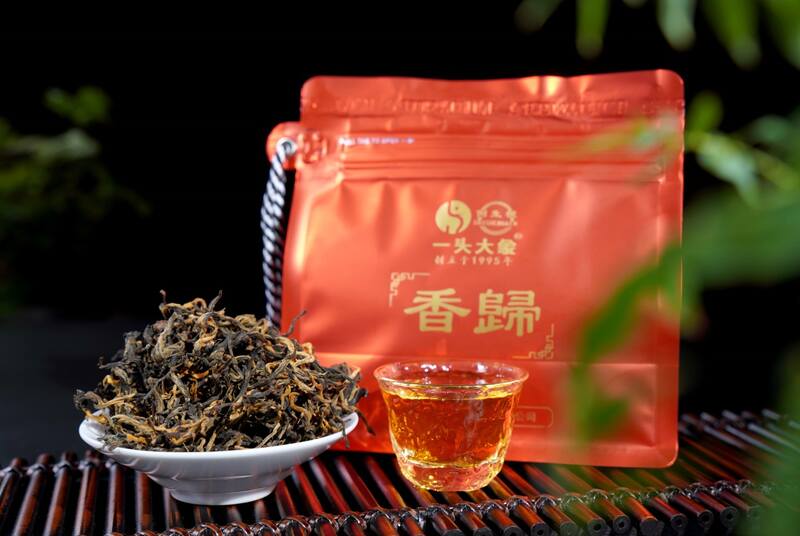 云南高山茶区高原云雾茶 便携锁鲜保健饮 2024香归凤庆滇红:随身携带的云南日光