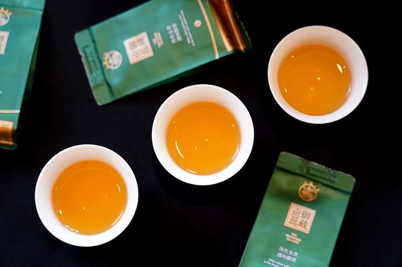 逆袭从一杯唤醒东方基因的原始普洱茶开始 八角亭御藏贡蕊 唤醒你血脉中沉寂的东方力量,开启一场仪式感拉满的能量解封!