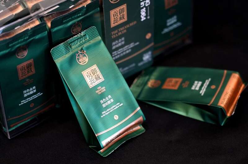 逆袭从一杯唤醒东方基因的原始普洱茶开始 八角亭御藏贡蕊 唤醒你血脉中沉寂的东方力量,开启一场仪式感拉满的能量解封!