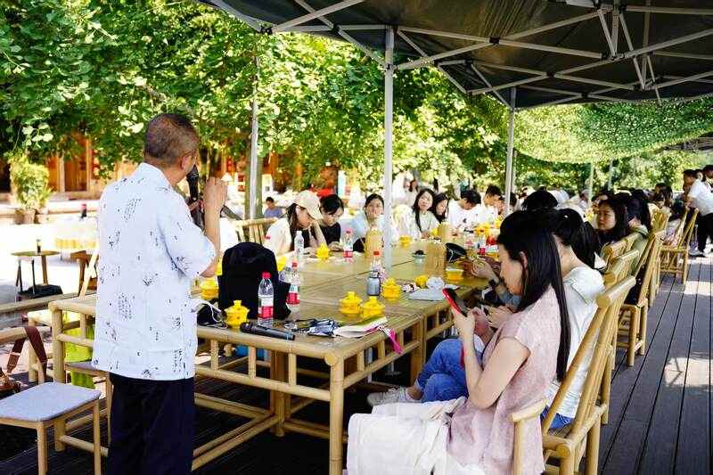 非遗茶旅体验启幕,茶酒文化交流共探匠心传承 蒙顶山茶香对话泸州老窖匠心:一场穿越千年的非遗共鸣