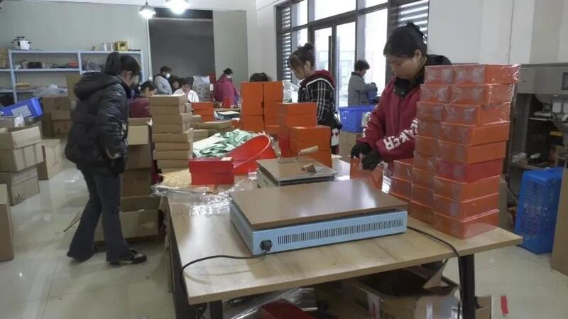 电商直播助力下梅村茶产业增收 下梅村:直播带货助农增收 为乡村振兴注入“云动力”