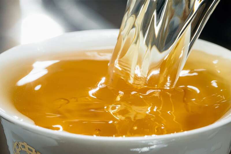 普洱茶长期保存价值凸显,老生茶越陈越香 时光雕琢,方显其真——中茶号级红标